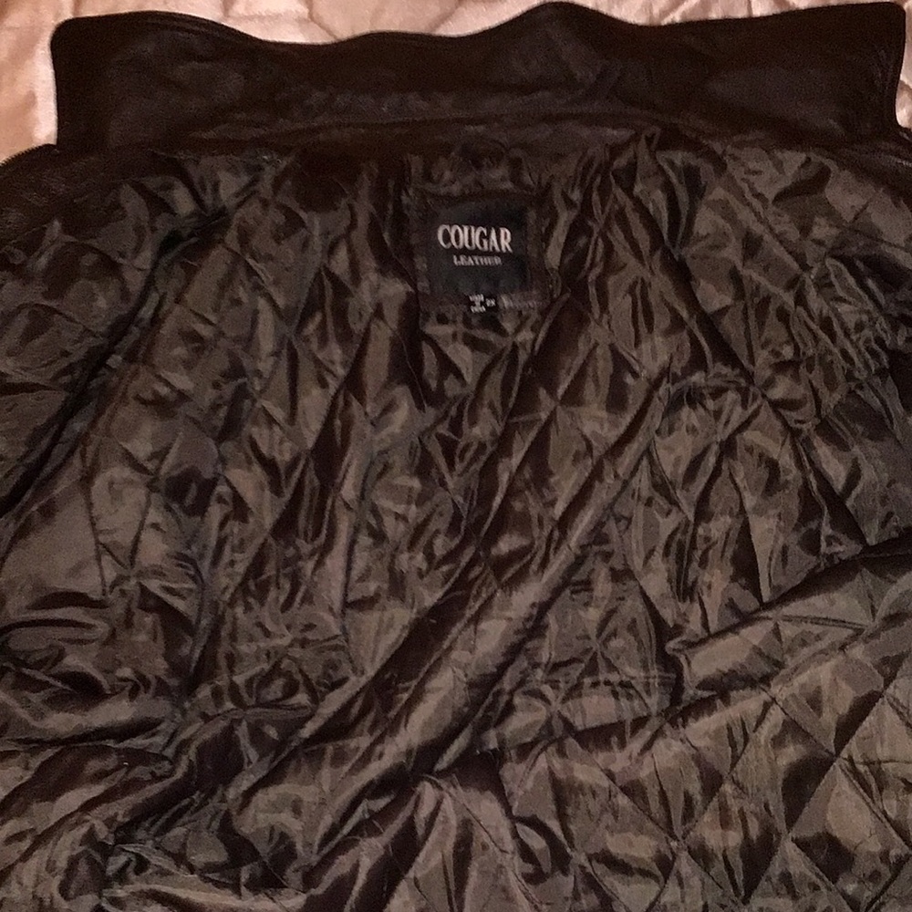 Cougar leather jacket size 2xL.In good condition NO SHIPPING!!!.It’s brown.